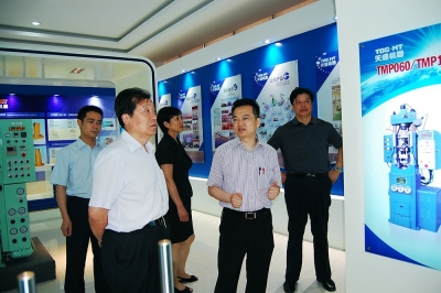 2010年，浙江省副省長王建滿考察天通