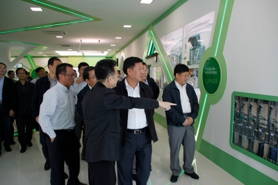 2012年，時任浙江省副省長毛光烈視察天通